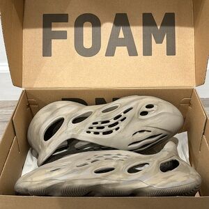 YEEZY FOAM RUNNER ADIDAS SIZE 10 RNNR